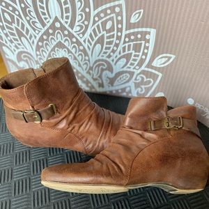 Low Boots with Buckle